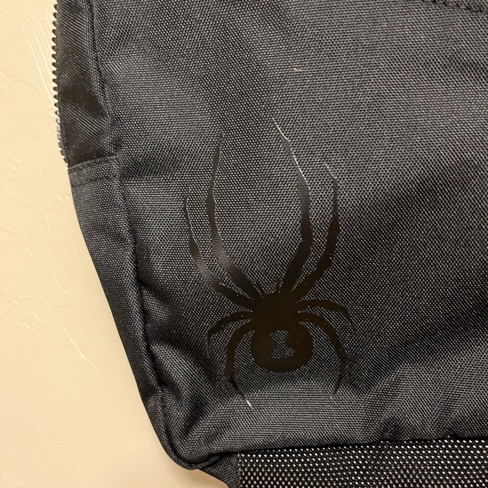 Like new black Spyder messenger cross body iPad nylon bag adjustable strap - Picture 2 of 15